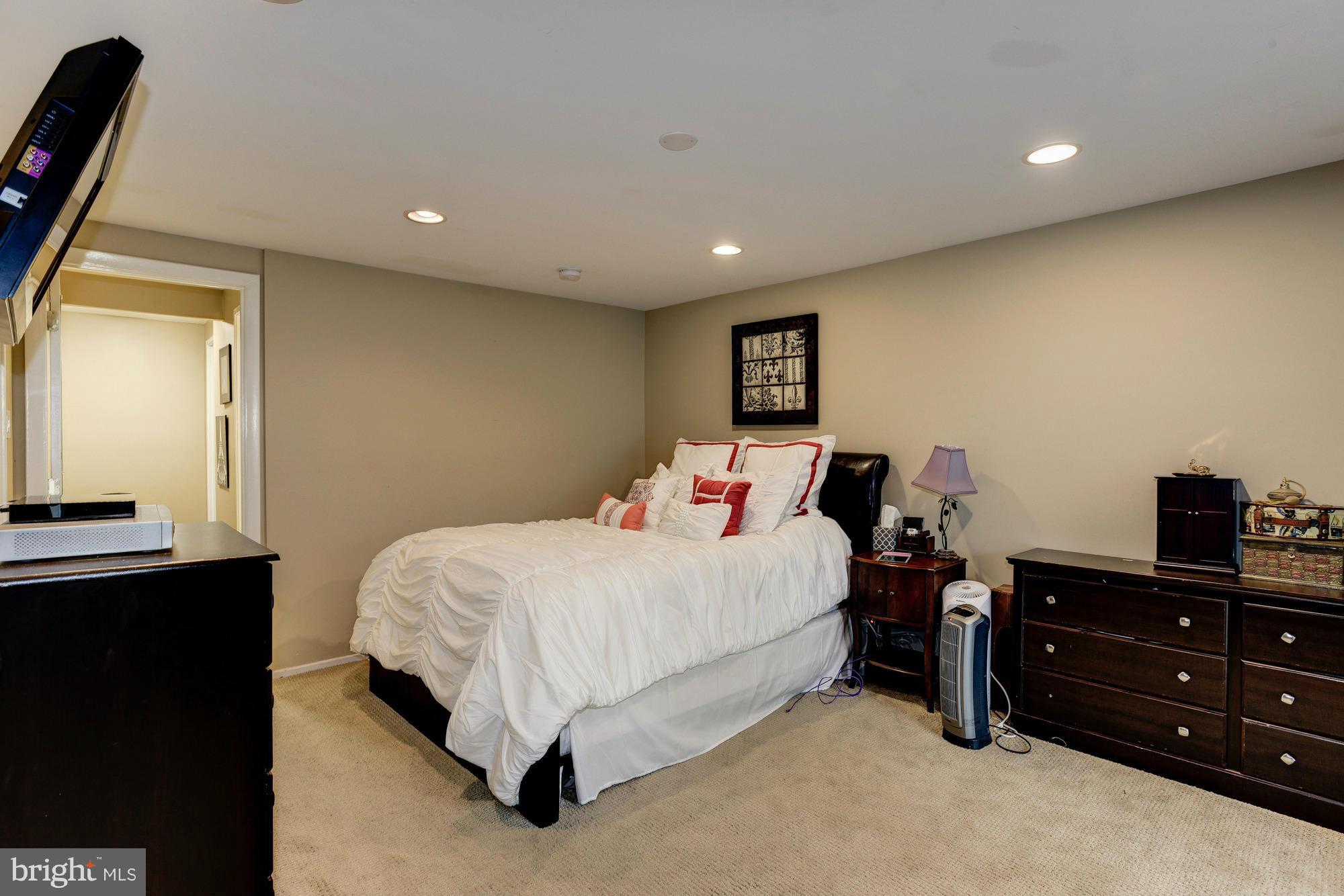 CHESTNUT HILLS - Residential