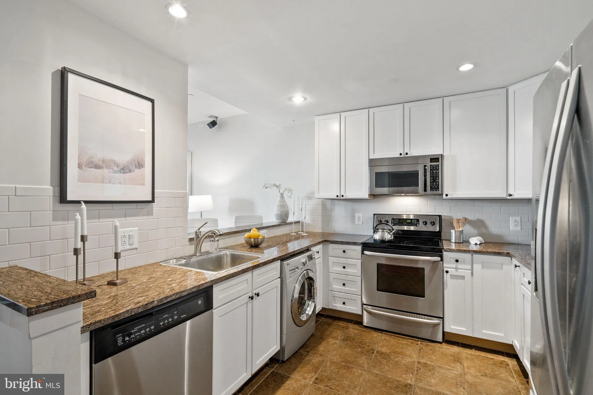 Philadelphia, Pennsylvania 19102, United States, 1 Bedroom Bedrooms, ,1 BathroomBathrooms,Residential,Pending,198185