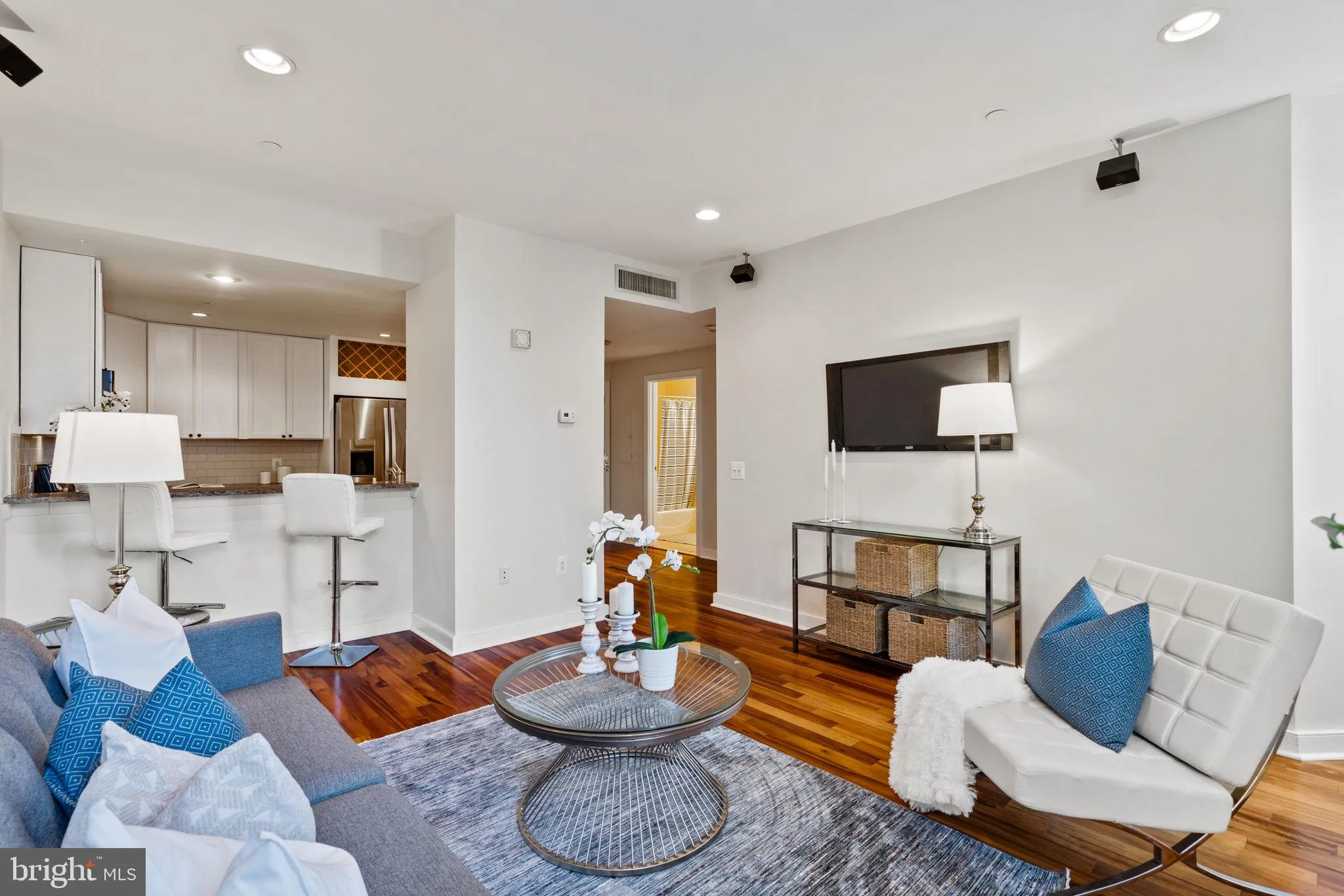 Philadelphia, Pennsylvania 19102, United States, 1 Bedroom Bedrooms, ,1 BathroomBathrooms,Residential,Pending,198185