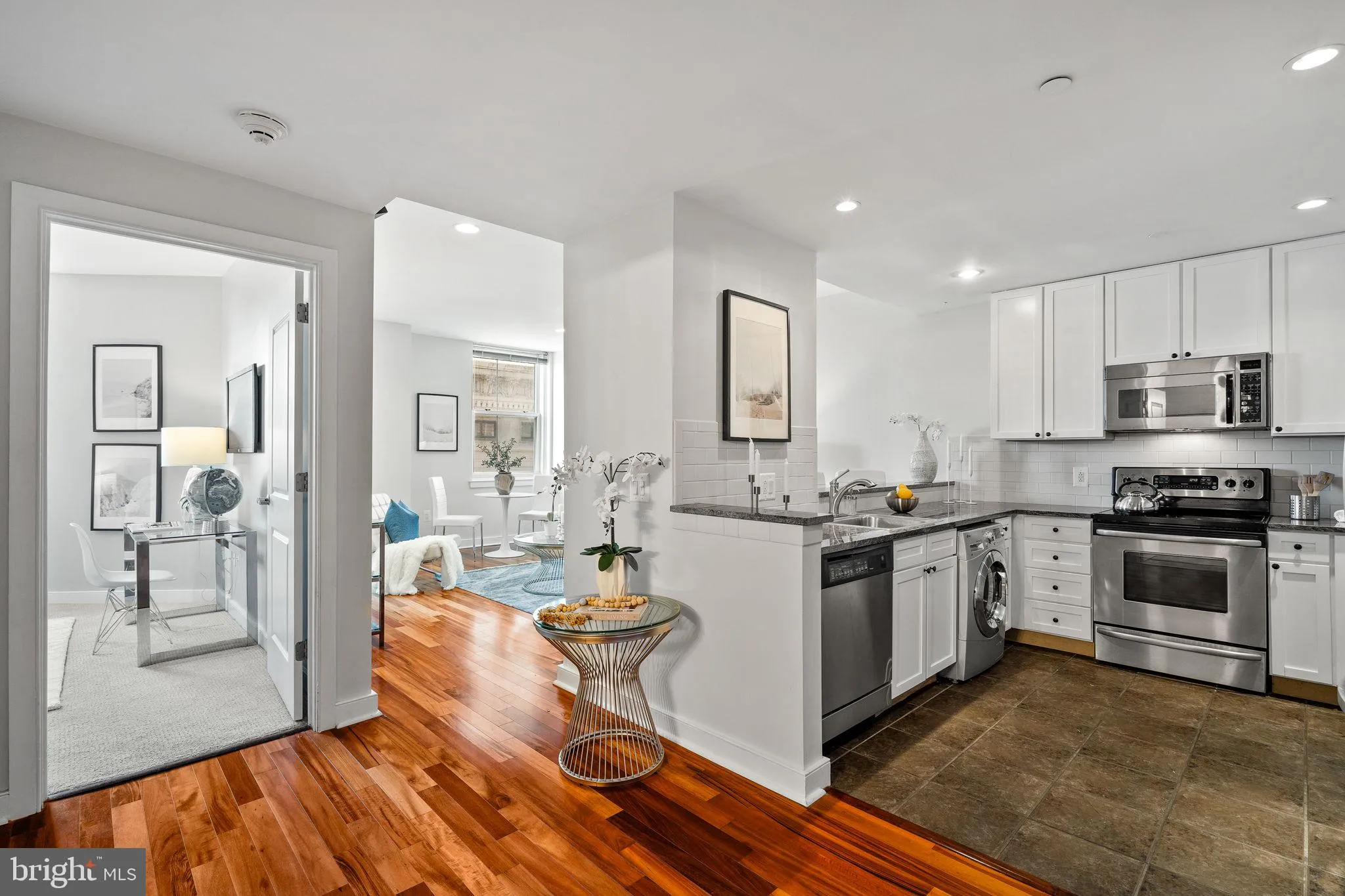 Philadelphia, Pennsylvania 19102, United States, 1 Bedroom Bedrooms, ,1 BathroomBathrooms,Residential,Pending,198185