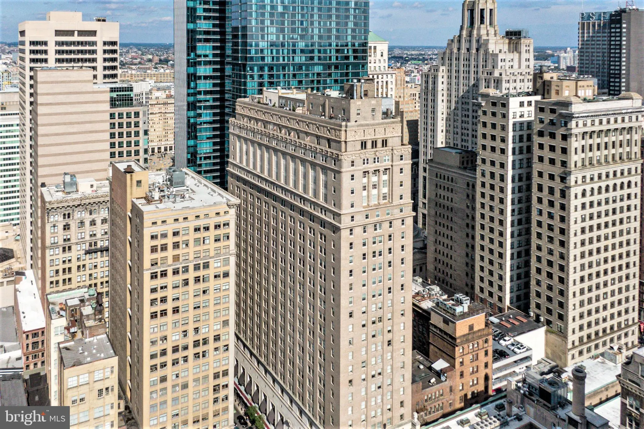 Philadelphia, Pennsylvania 19102, United States, 1 Bedroom Bedrooms, ,1 BathroomBathrooms,Residential,Pending,198185