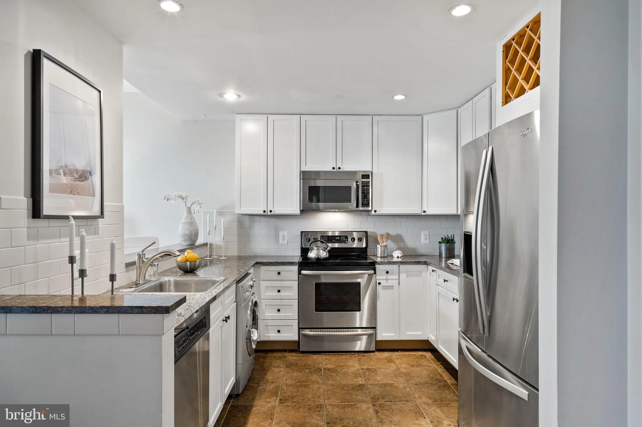 Philadelphia, Pennsylvania 19102, United States, 1 Bedroom Bedrooms, ,1 BathroomBathrooms,Residential,Pending,198185