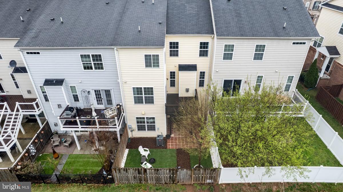 RIVER POINTE - Residential