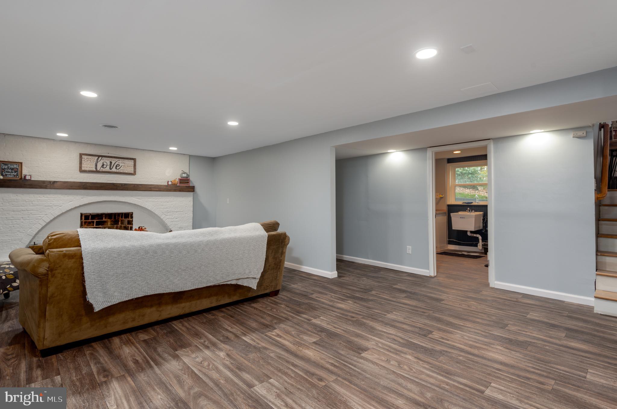 WHITE ROCK ACRES - Residential