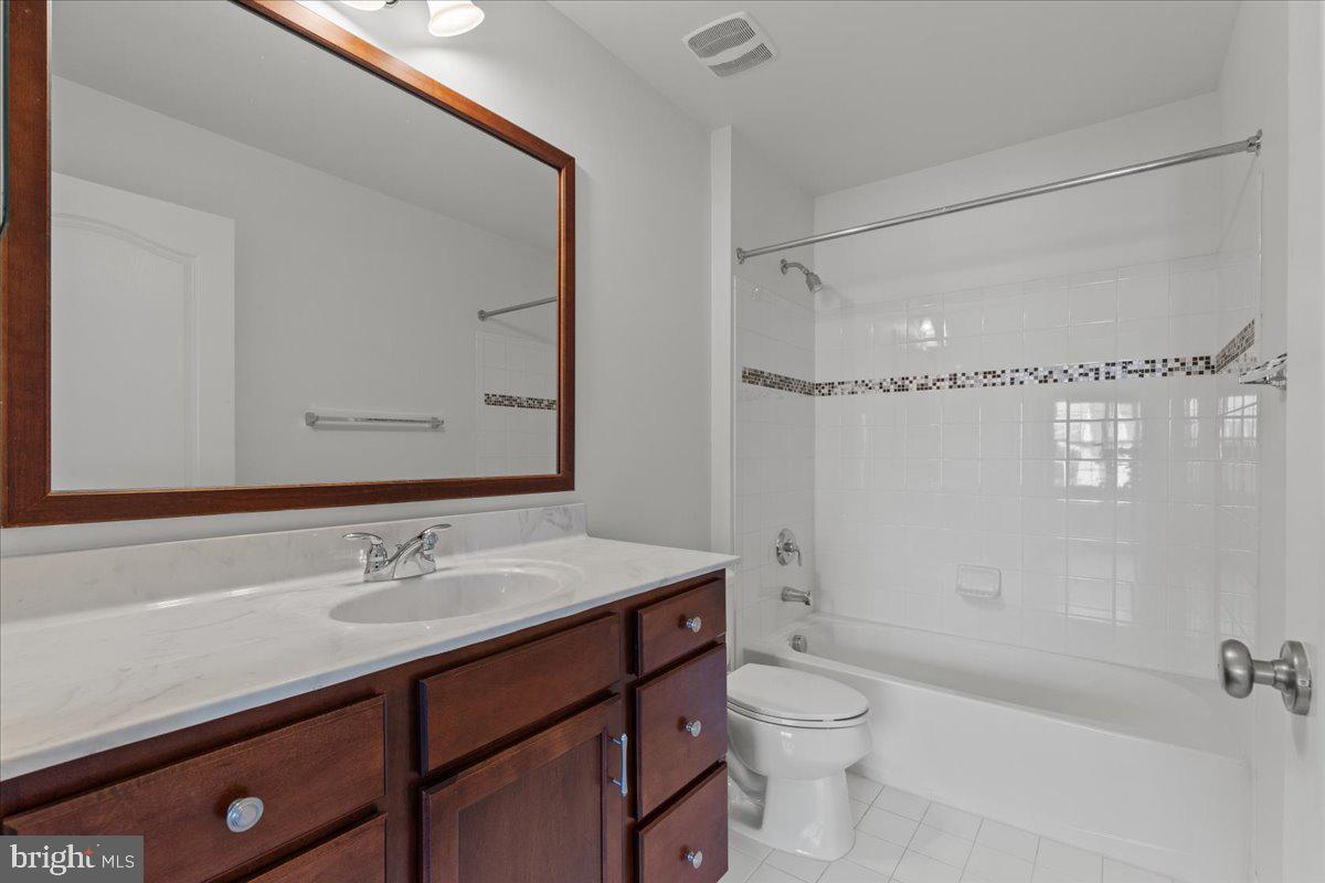 LOUDOUN VALLEY ESTATES 2 - Residential Lease