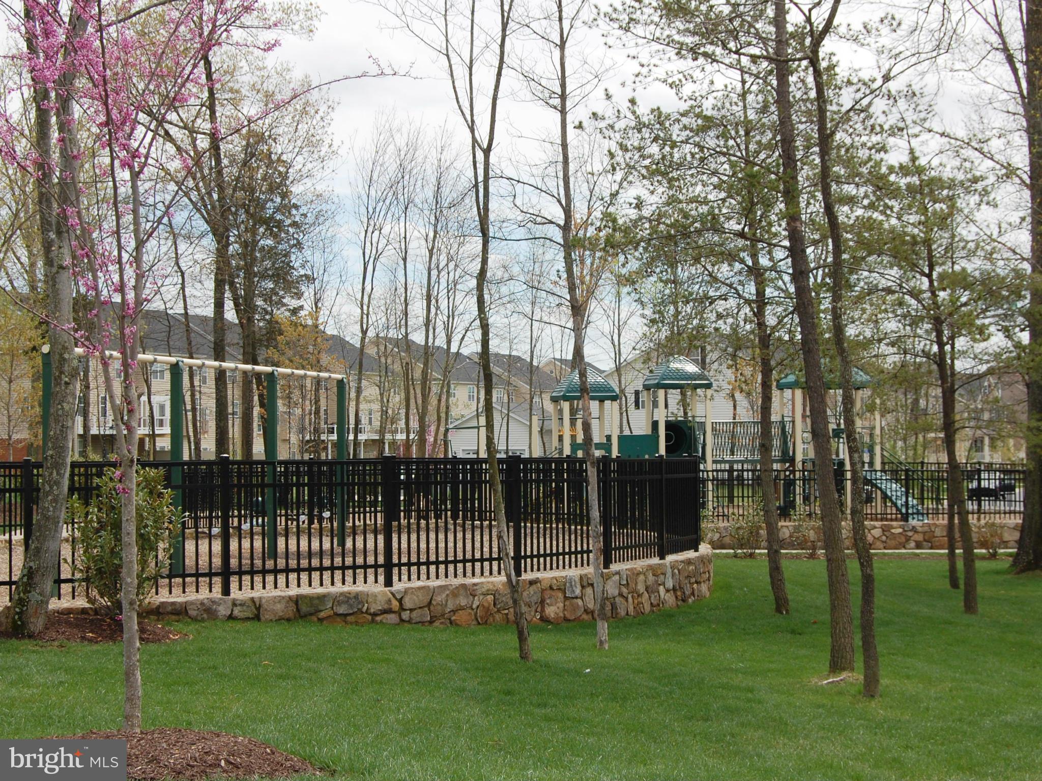 LOUDOUN VALLEY ESTATES 2 - Residential Lease