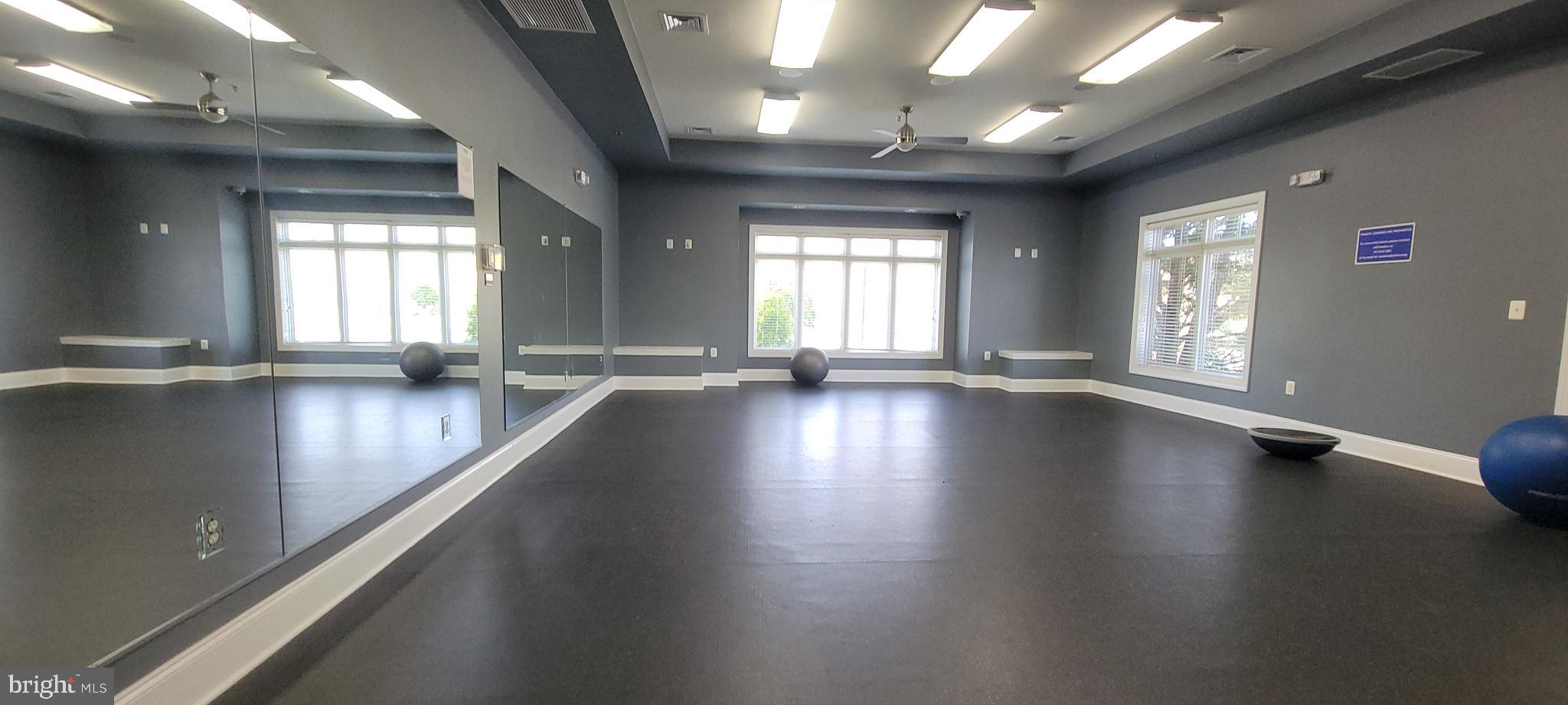 LOUDOUN VALLEY ESTATES 2 - Residential Lease