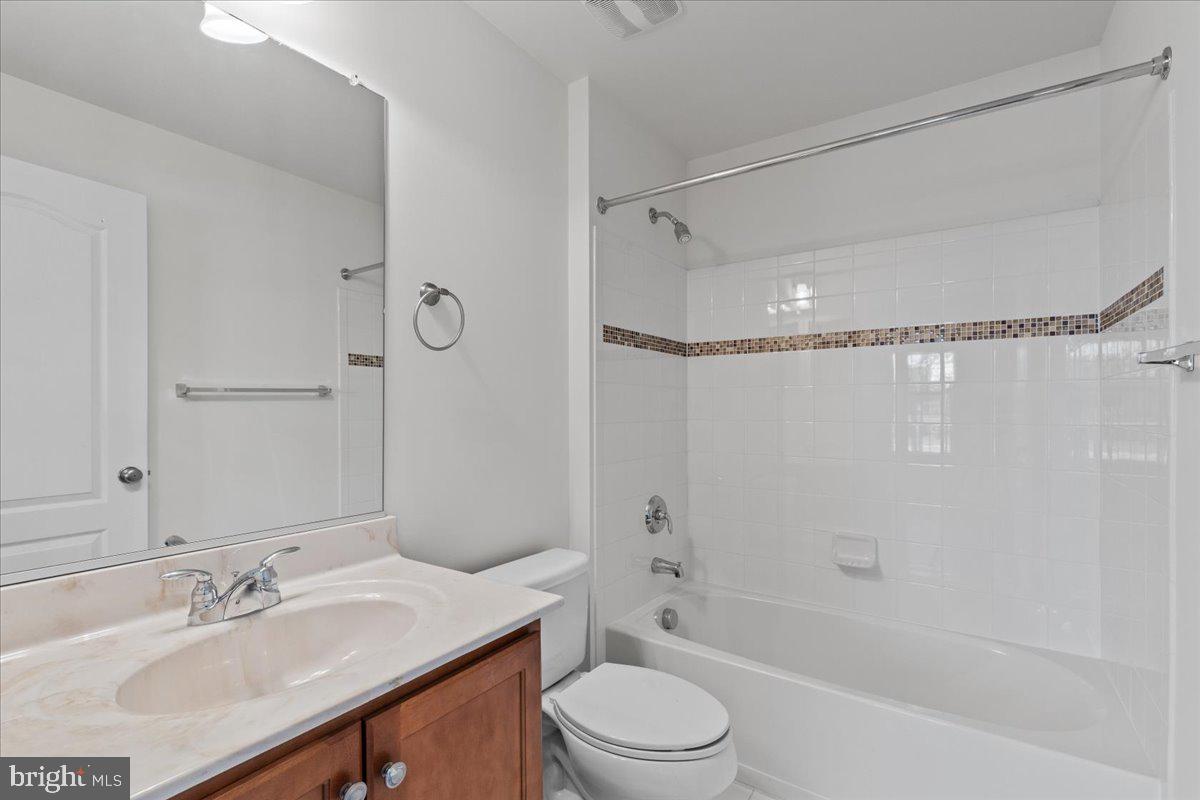 LOUDOUN VALLEY ESTATES 2 - Residential Lease