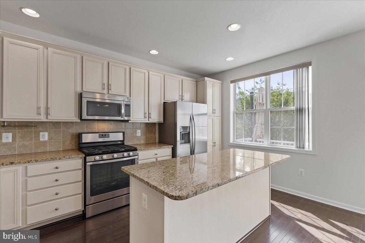 LOUDOUN VALLEY ESTATES 2 - Residential Lease