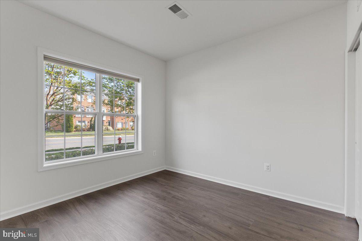 LOUDOUN VALLEY ESTATES 2 - Residential Lease