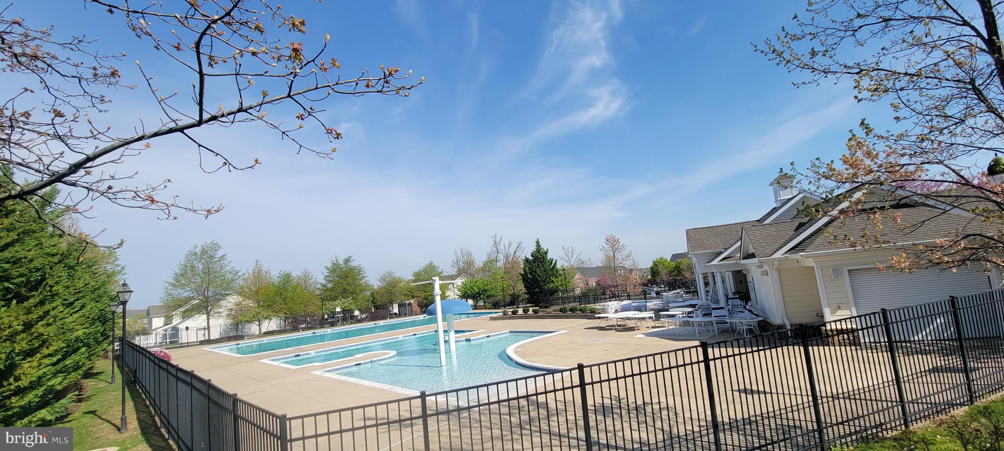 LOUDOUN VALLEY ESTATES 2 - Residential Lease