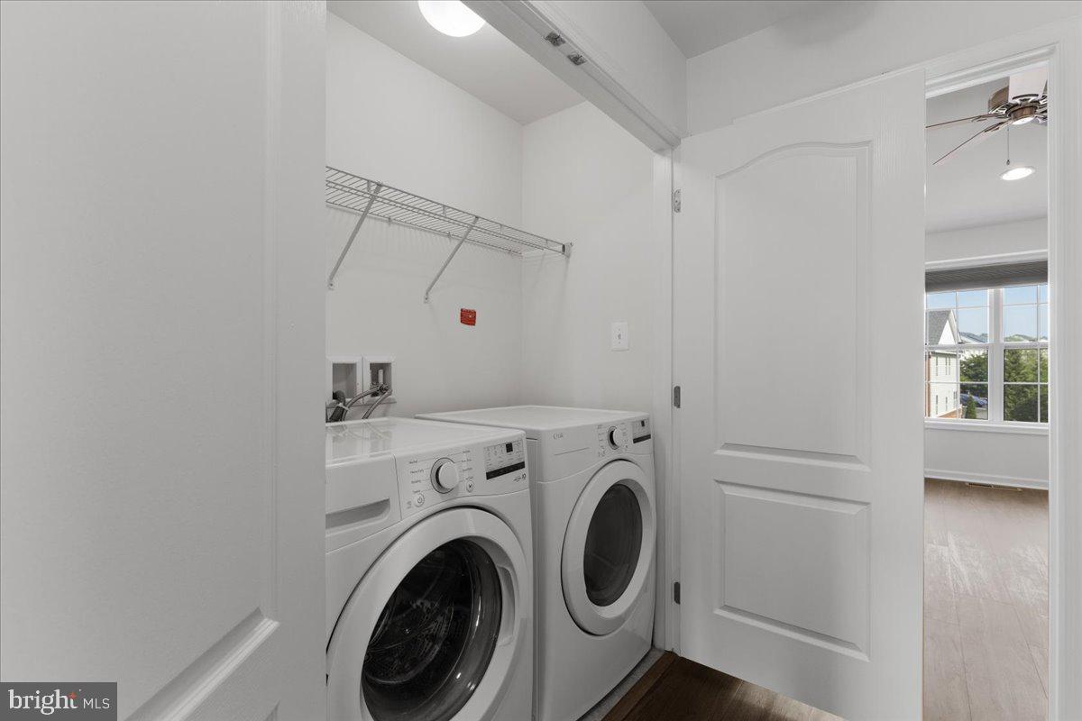 LOUDOUN VALLEY ESTATES 2 - Residential Lease