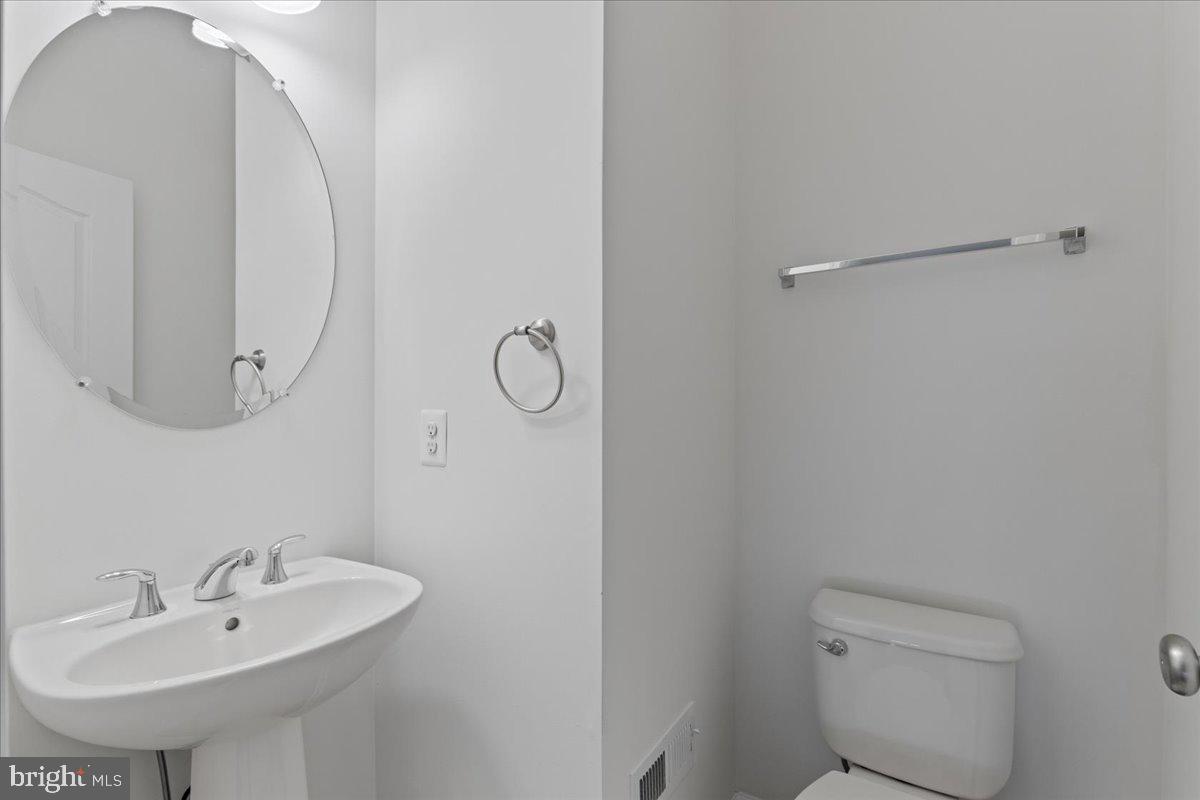 LOUDOUN VALLEY ESTATES 2 - Residential Lease