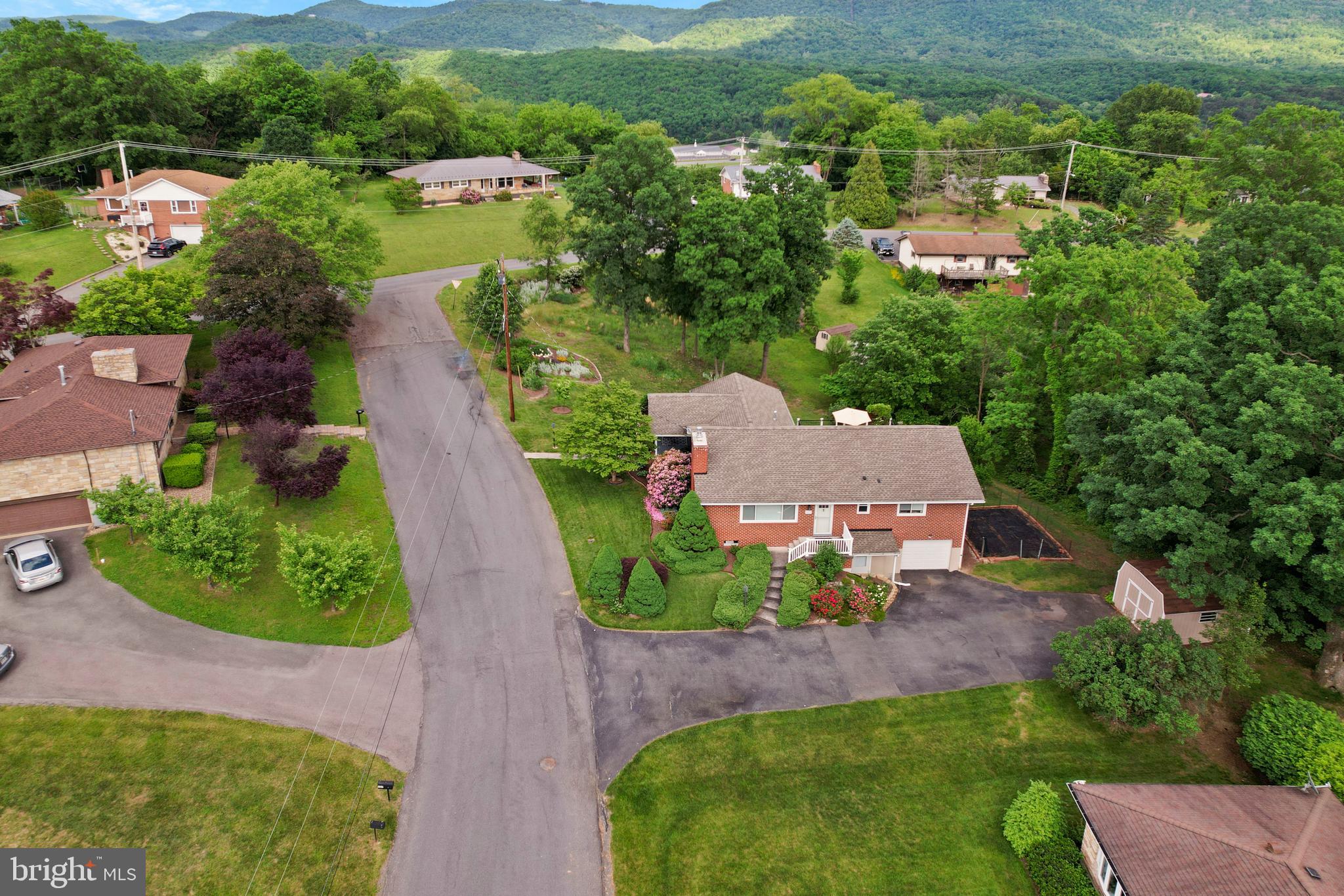 WHITE OAKS - Residential