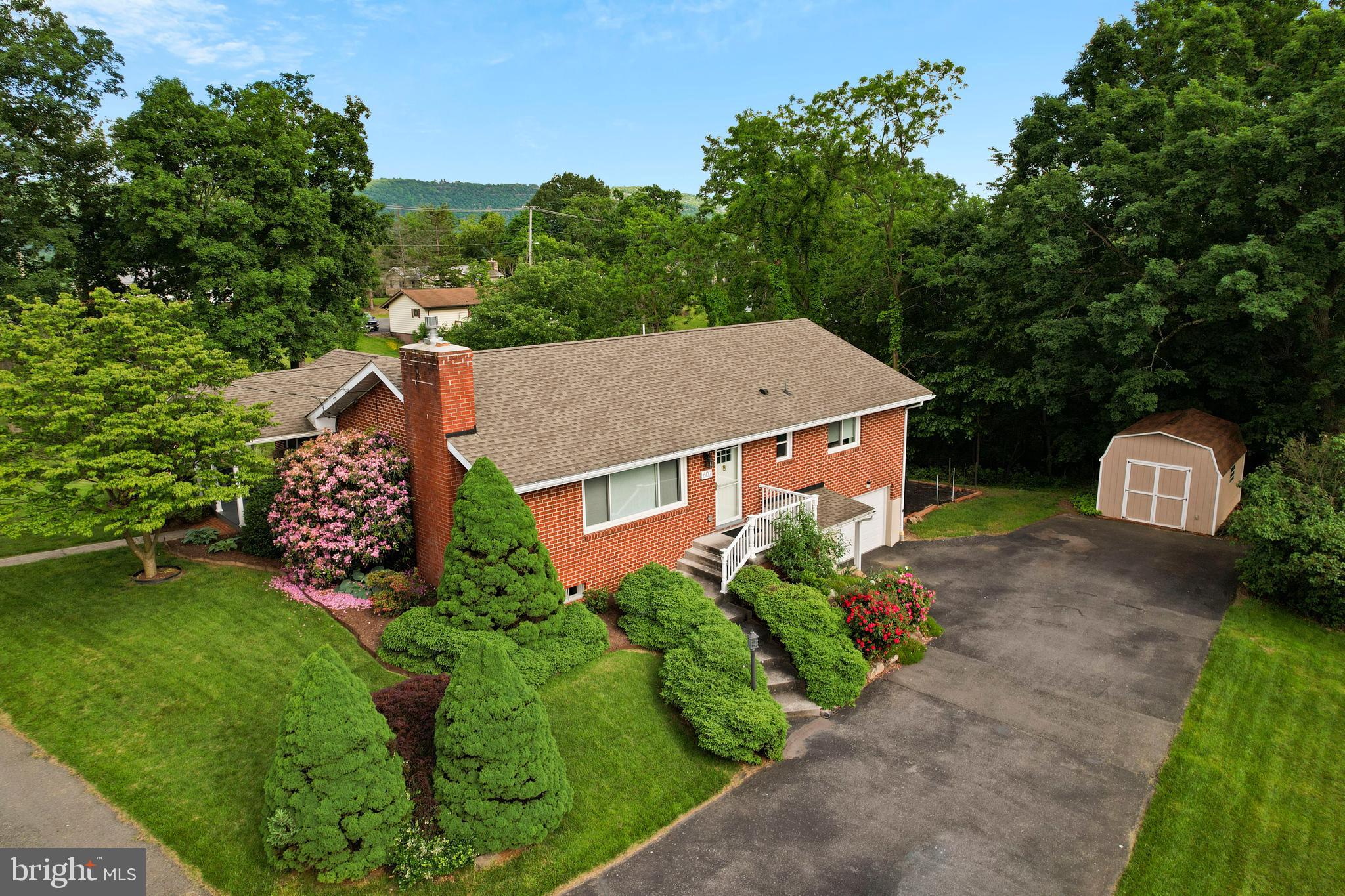 WHITE OAKS - Residential