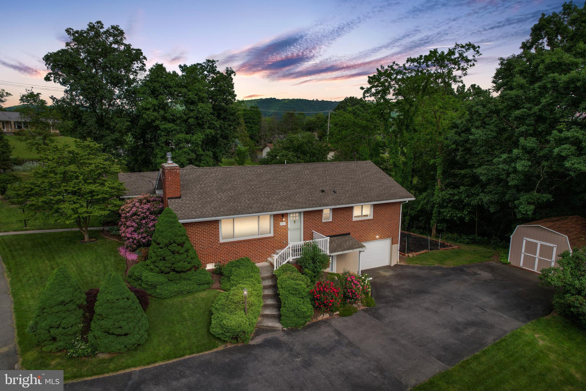 WHITE OAKS - Residential