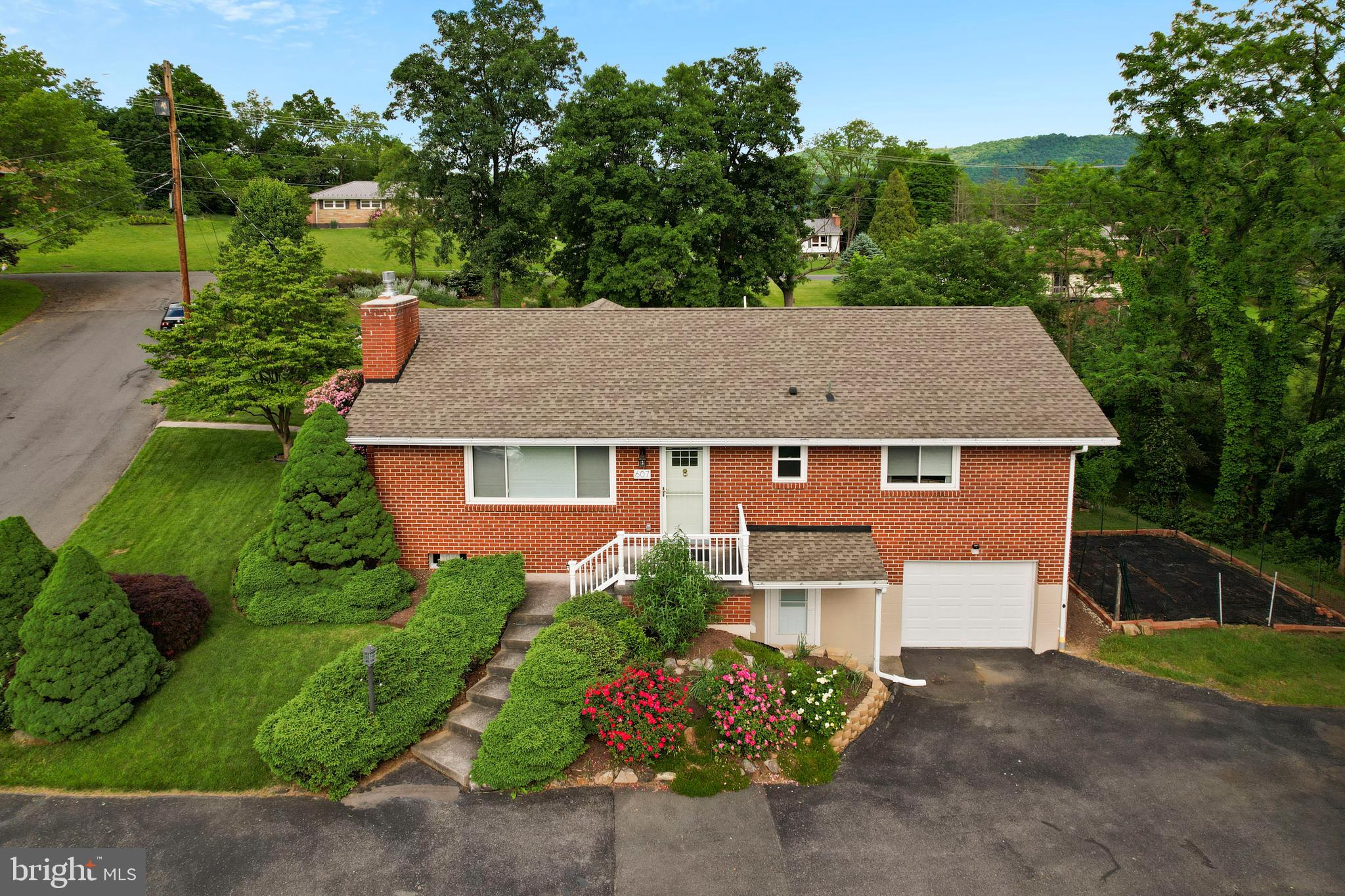 WHITE OAKS - Residential