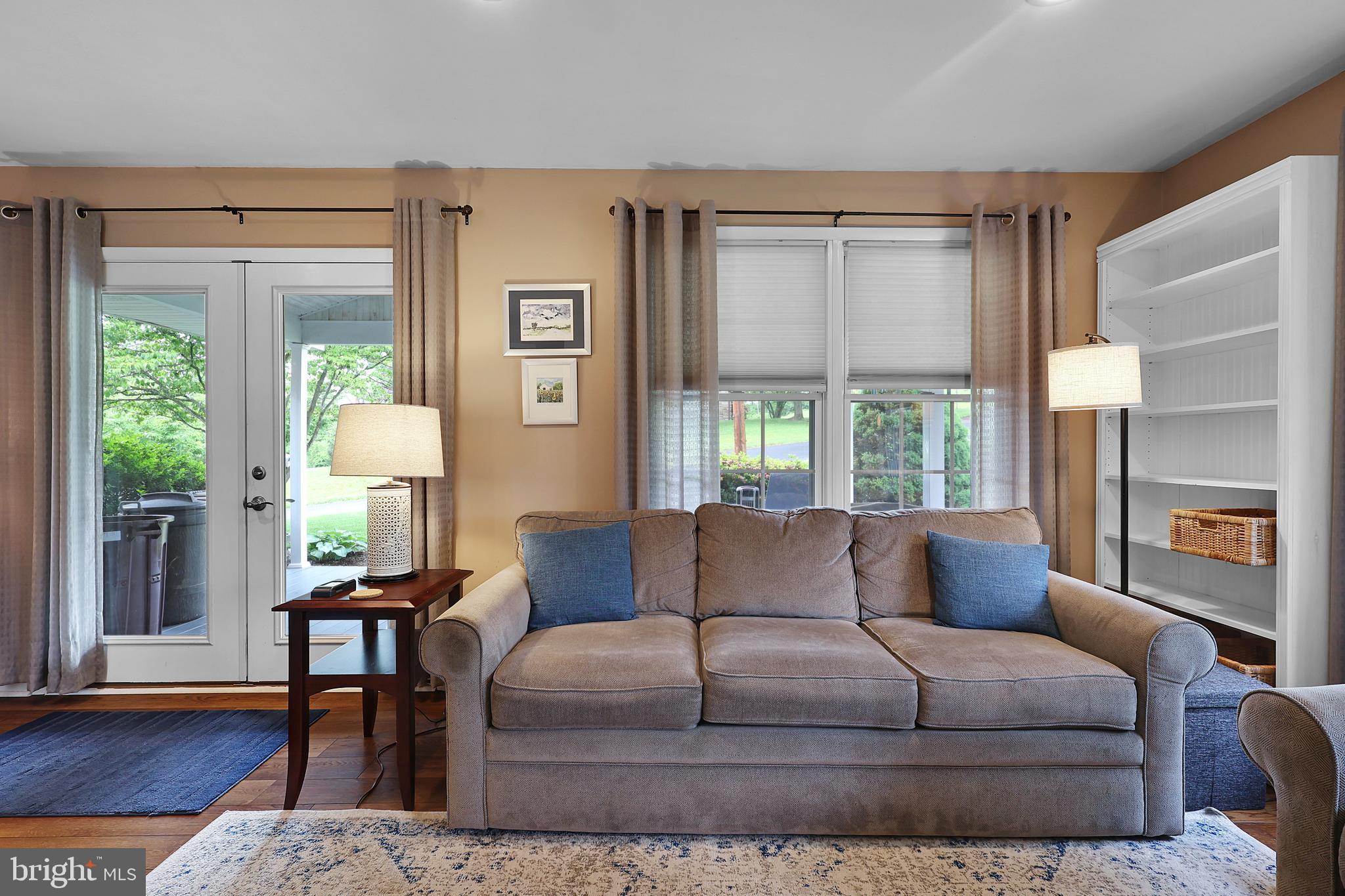 WHITE OAKS - Residential