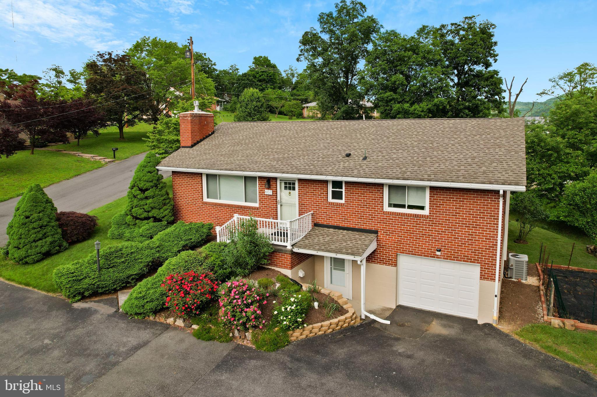 WHITE OAKS - Residential