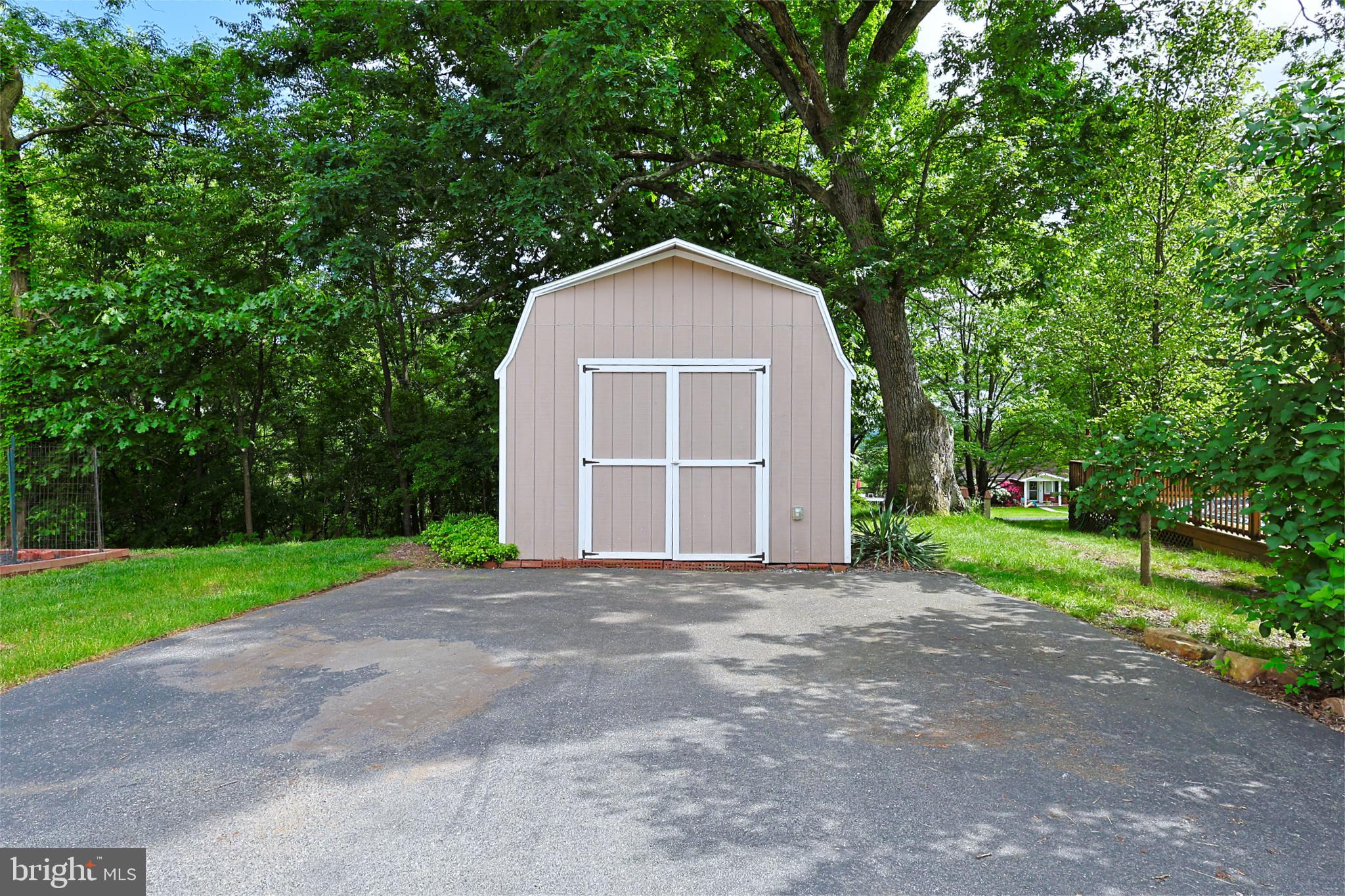 WHITE OAKS - Residential