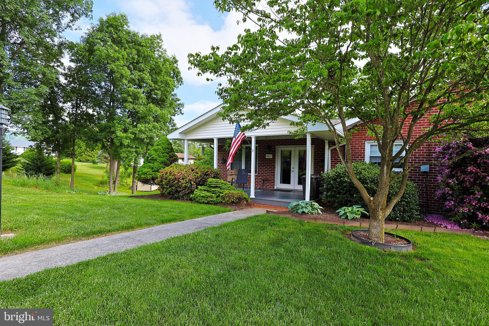 WHITE OAKS - Residential