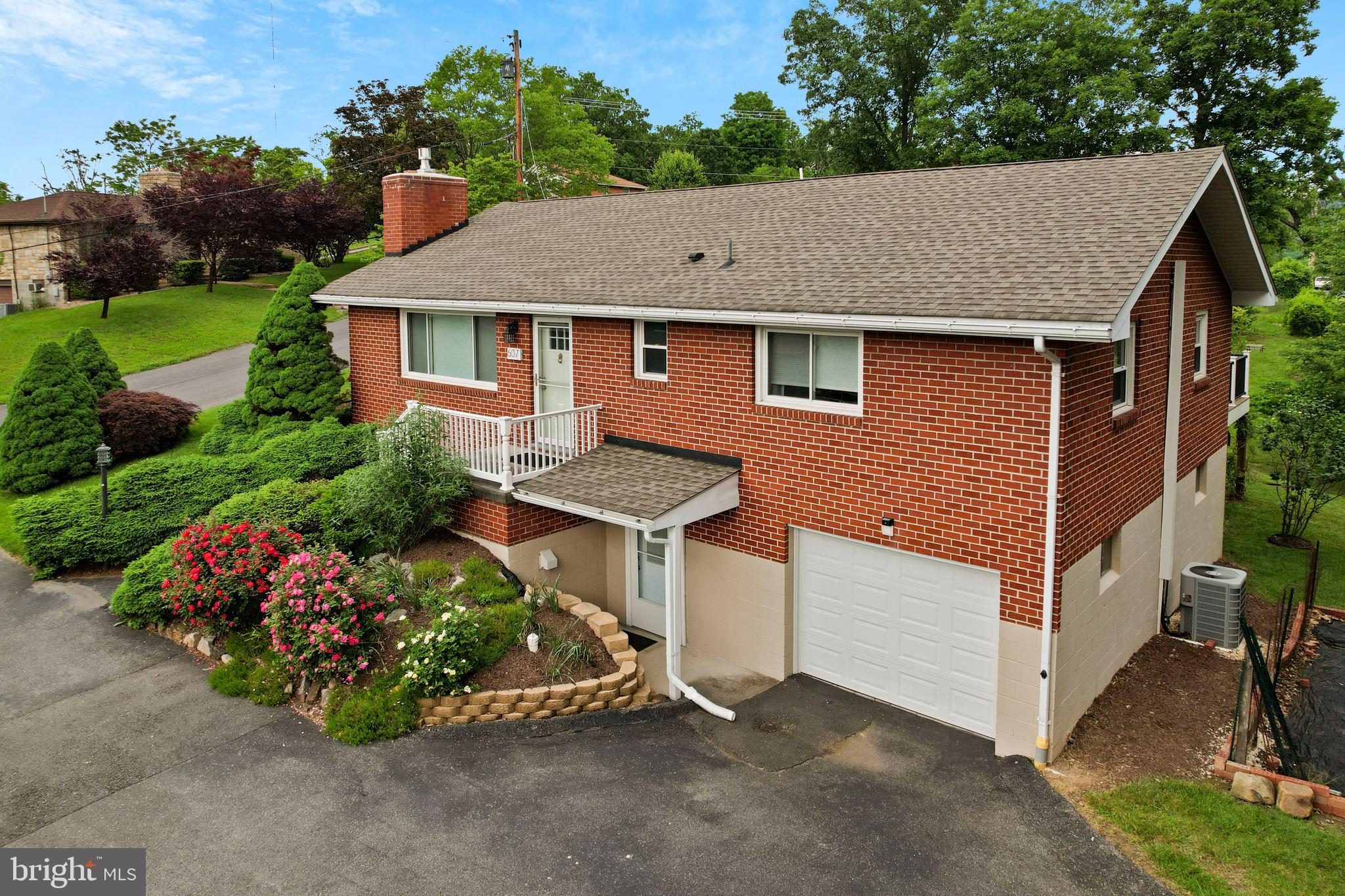 WHITE OAKS - Residential