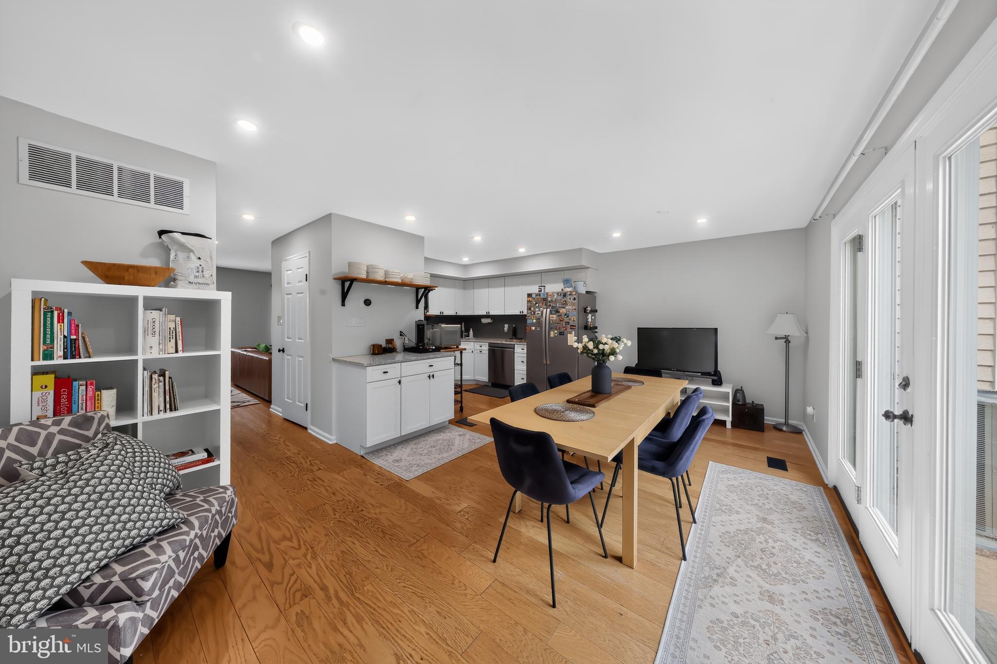 3905 FOX POINTE COURT 3905