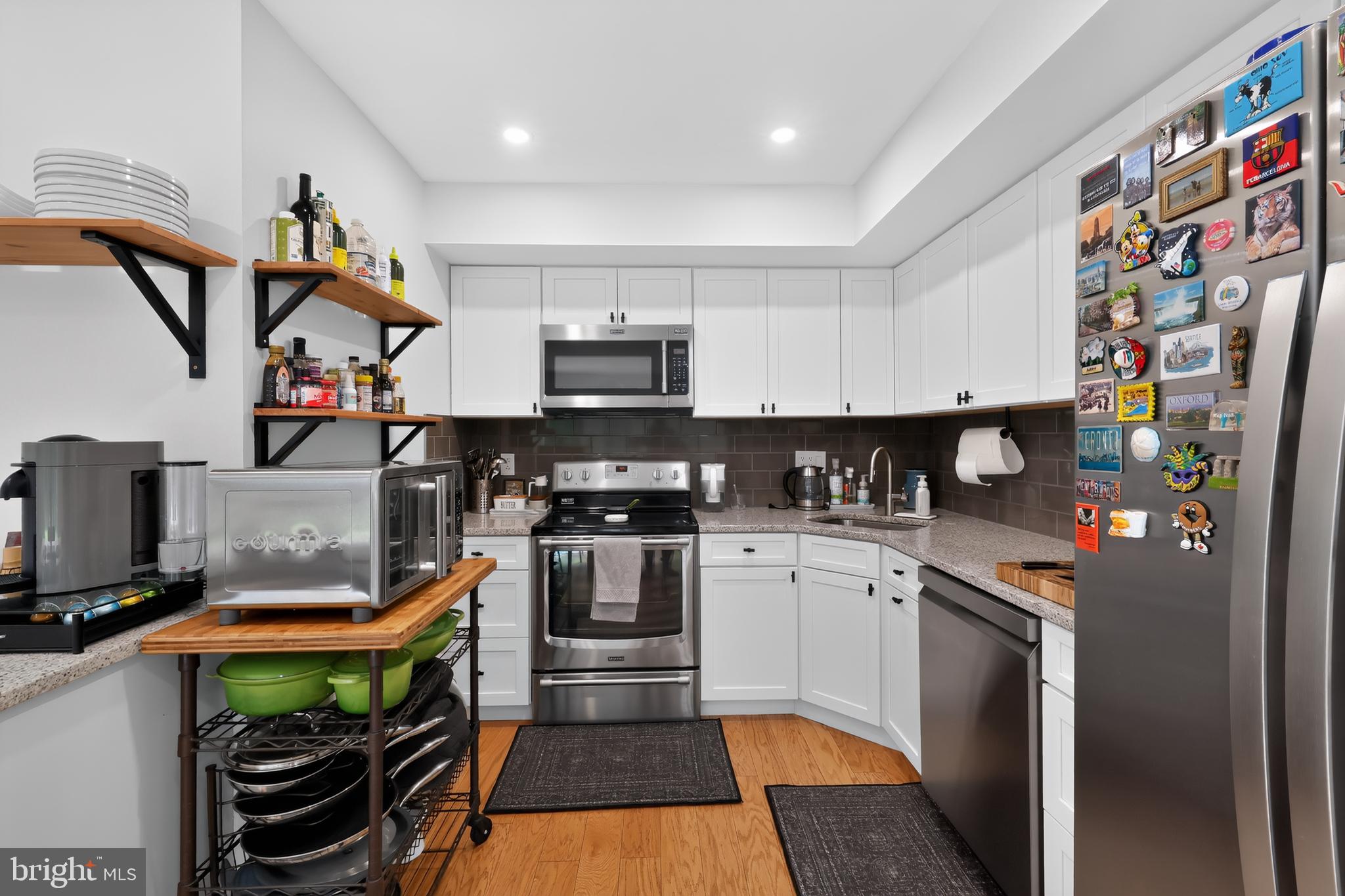 3905 FOX POINTE COURT 3905