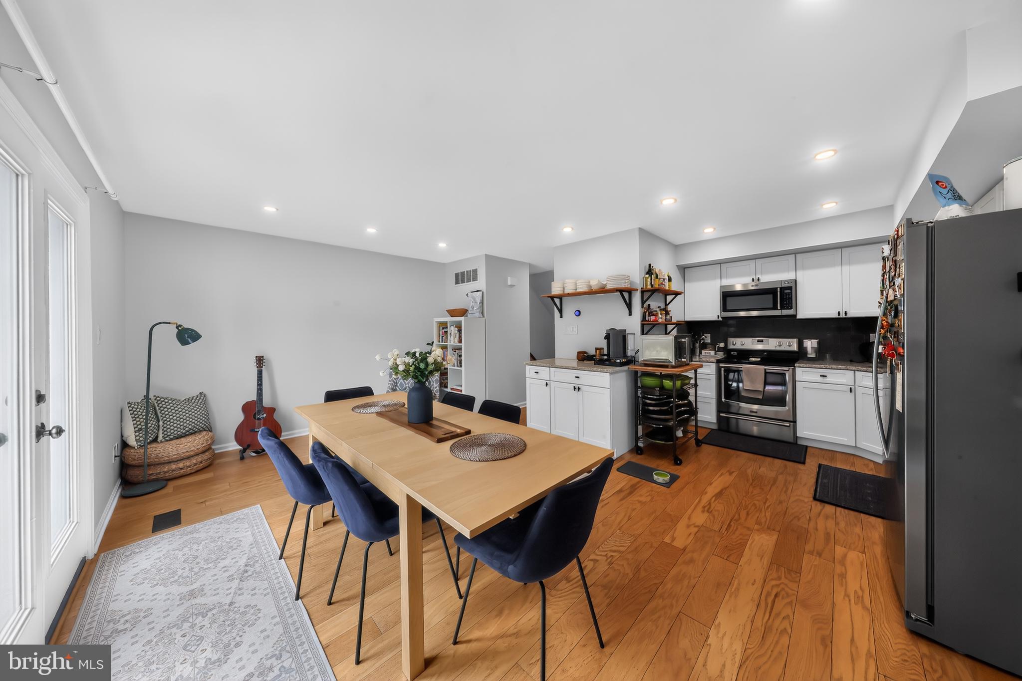 3905 FOX POINTE COURT 3905