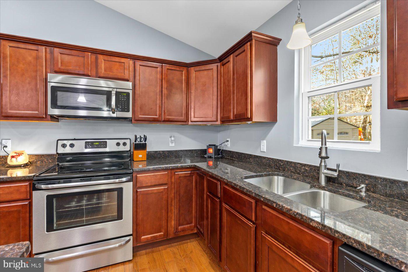 LAKE LAND - Residential