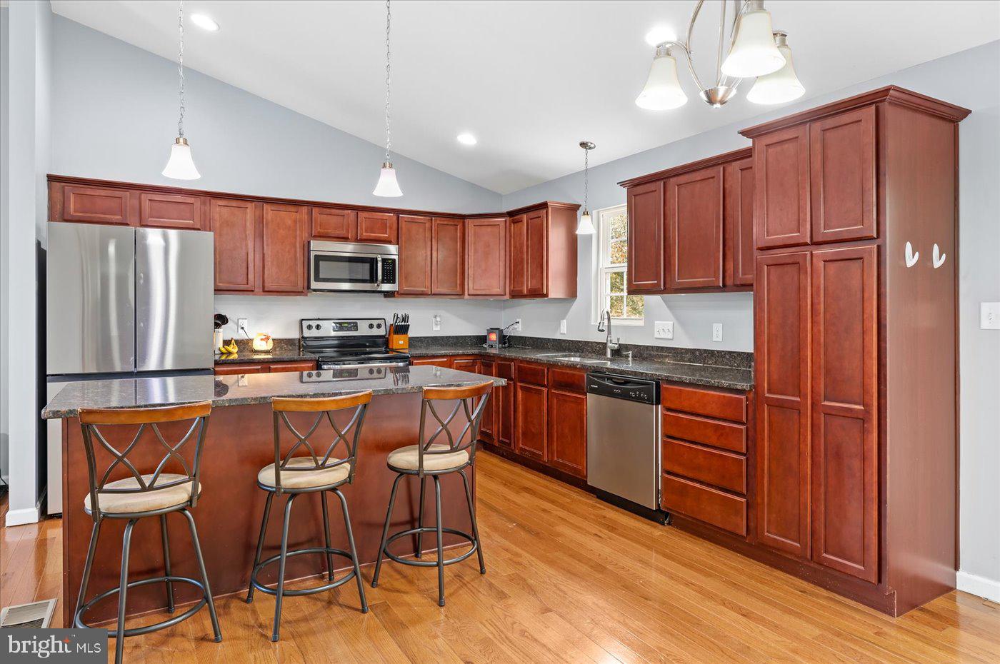 LAKE LAND - Residential