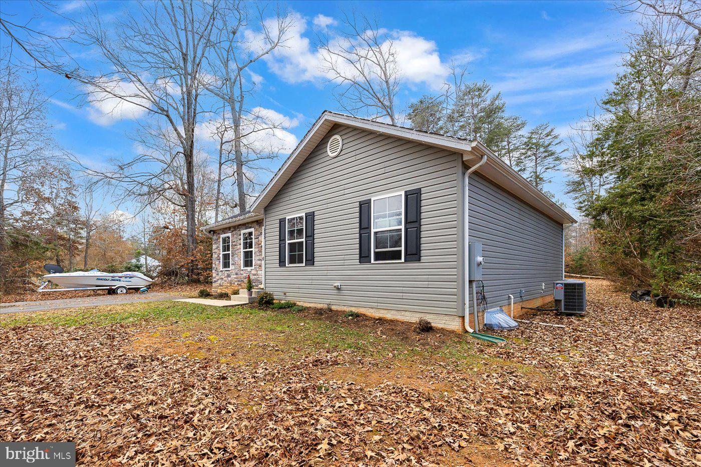 LAKE LAND - Residential