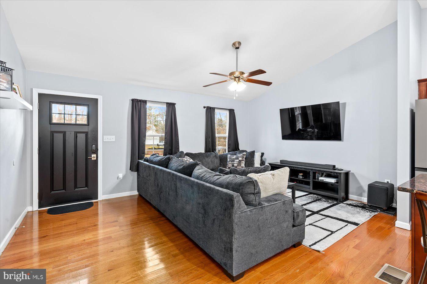 LAKE LAND - Residential