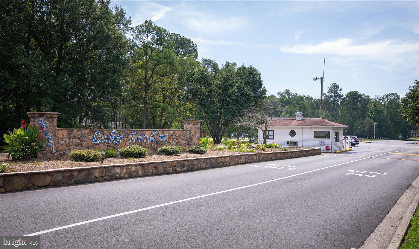 LAKE LAND - Residential