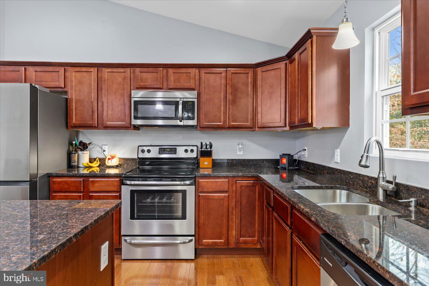 LAKE LAND - Residential