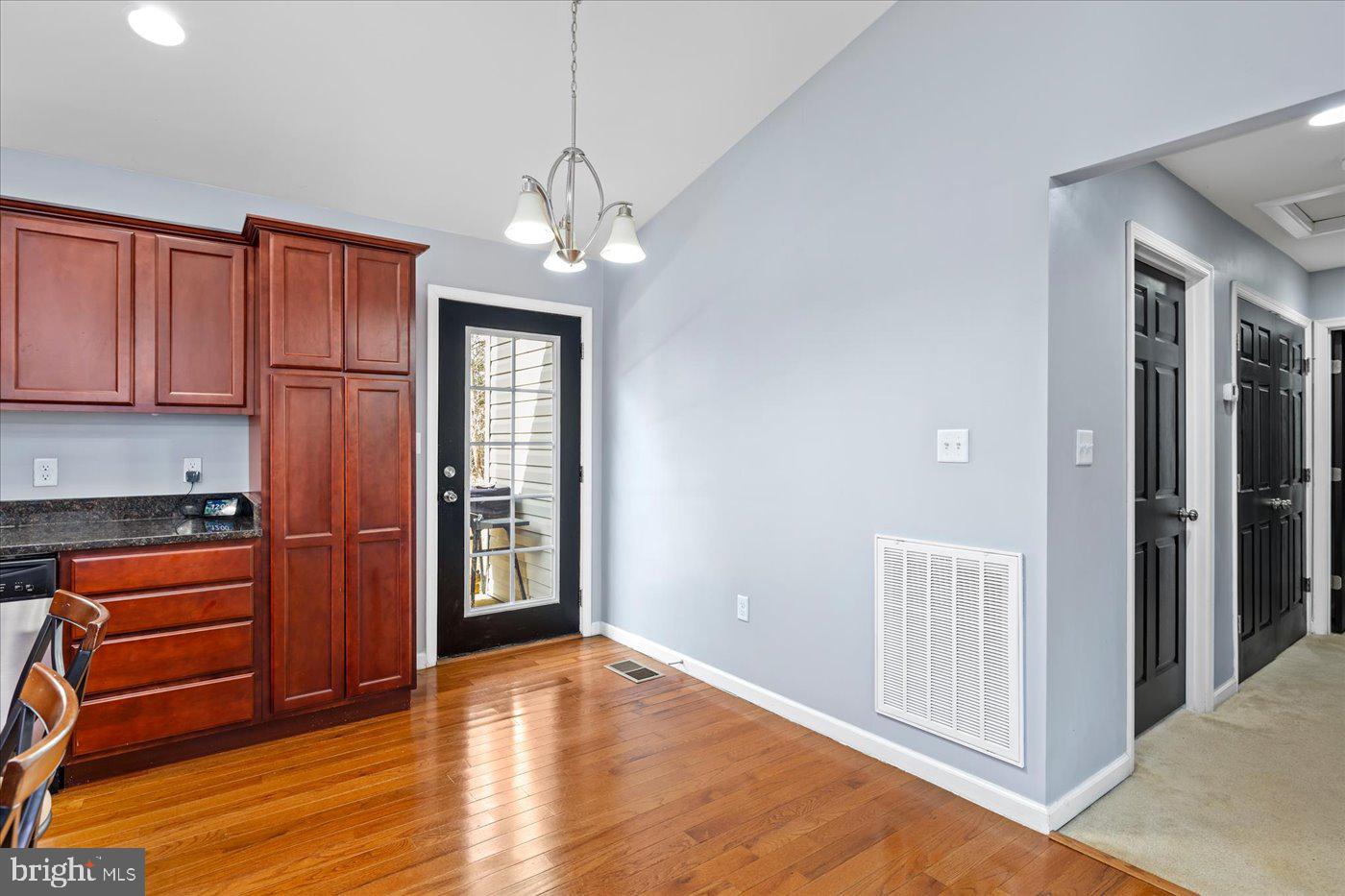 LAKE LAND - Residential