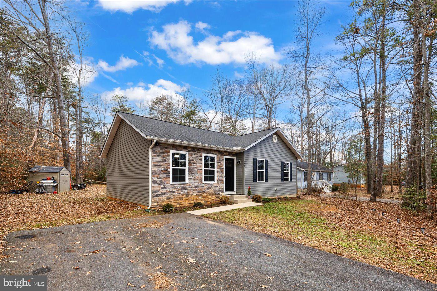 LAKE LAND - Residential