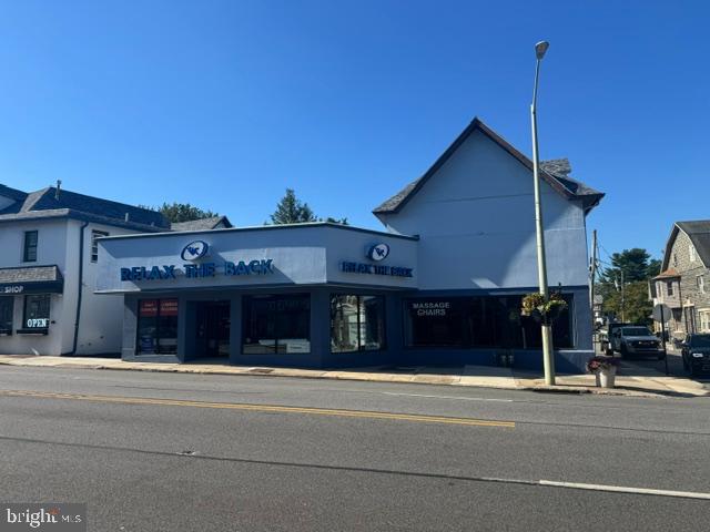 1018 W LANCASTER AVENUE