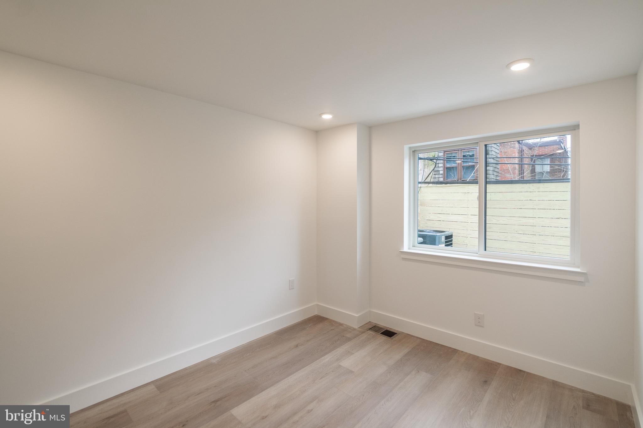 UNIVERSITY CITY - Residential Lease