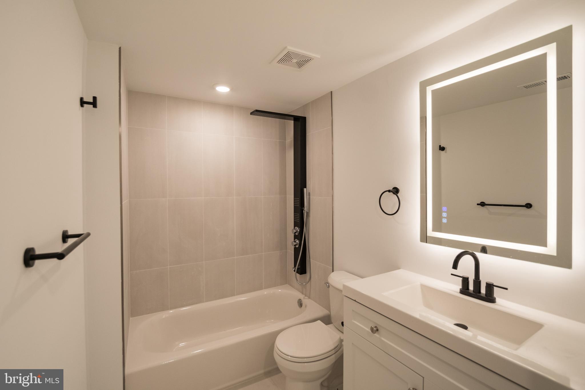 UNIVERSITY CITY - Residential Lease