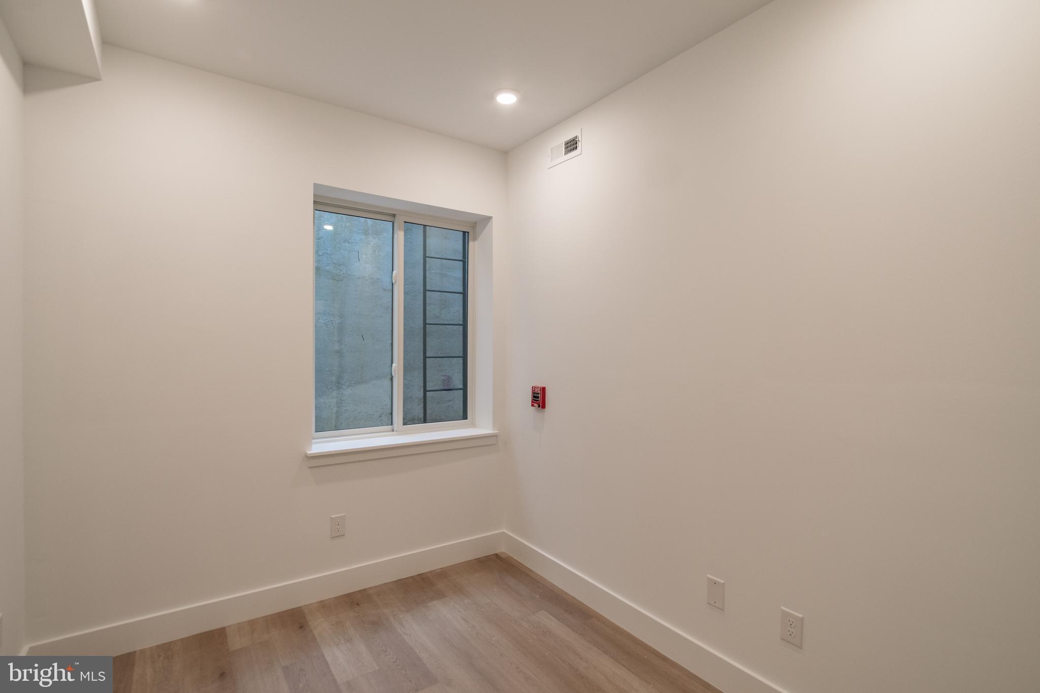 UNIVERSITY CITY - Residential Lease