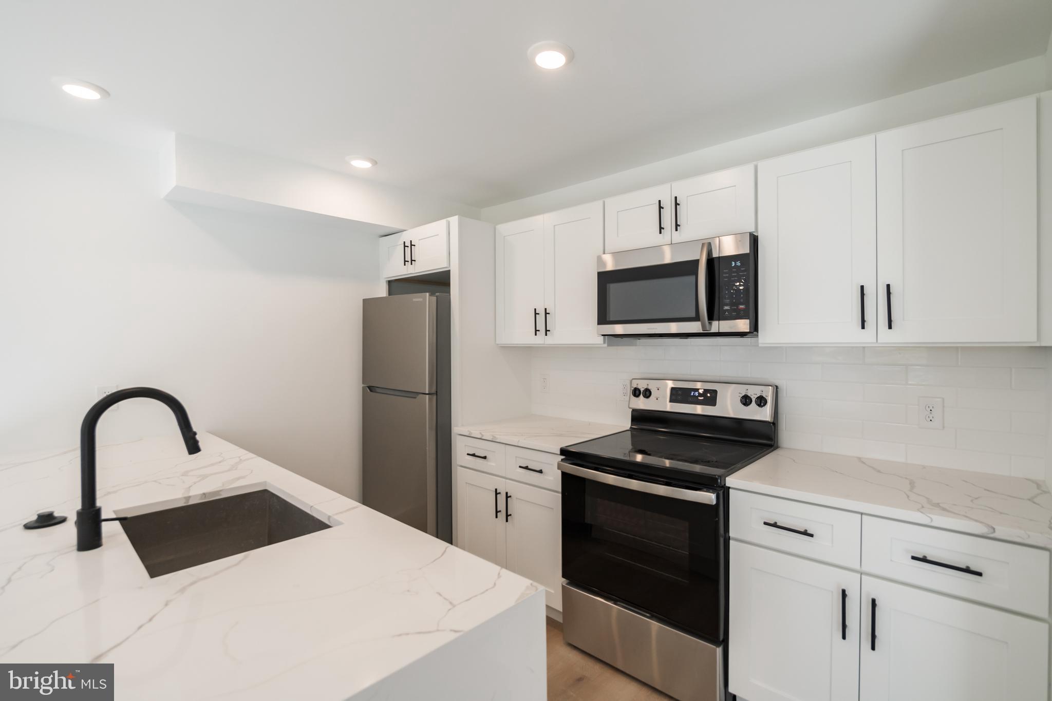 UNIVERSITY CITY - Residential Lease