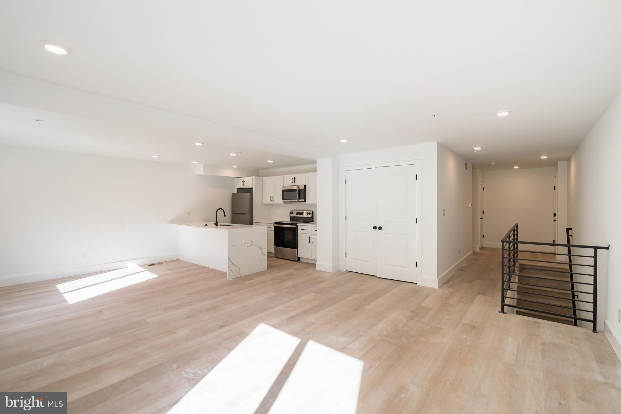 UNIVERSITY CITY - Residential Lease