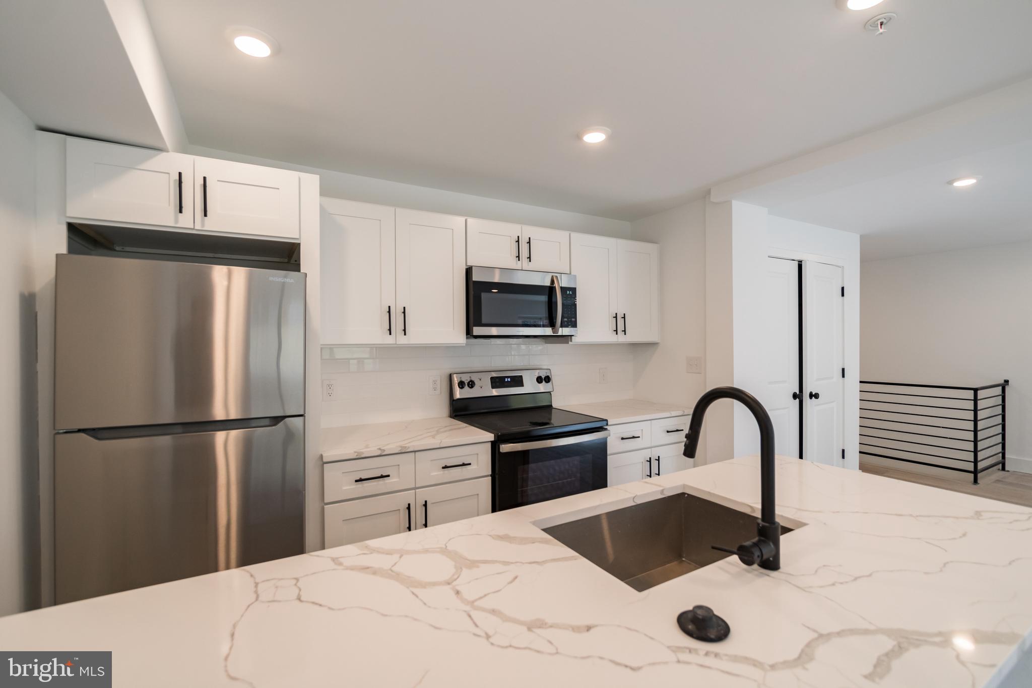 UNIVERSITY CITY - Residential Lease