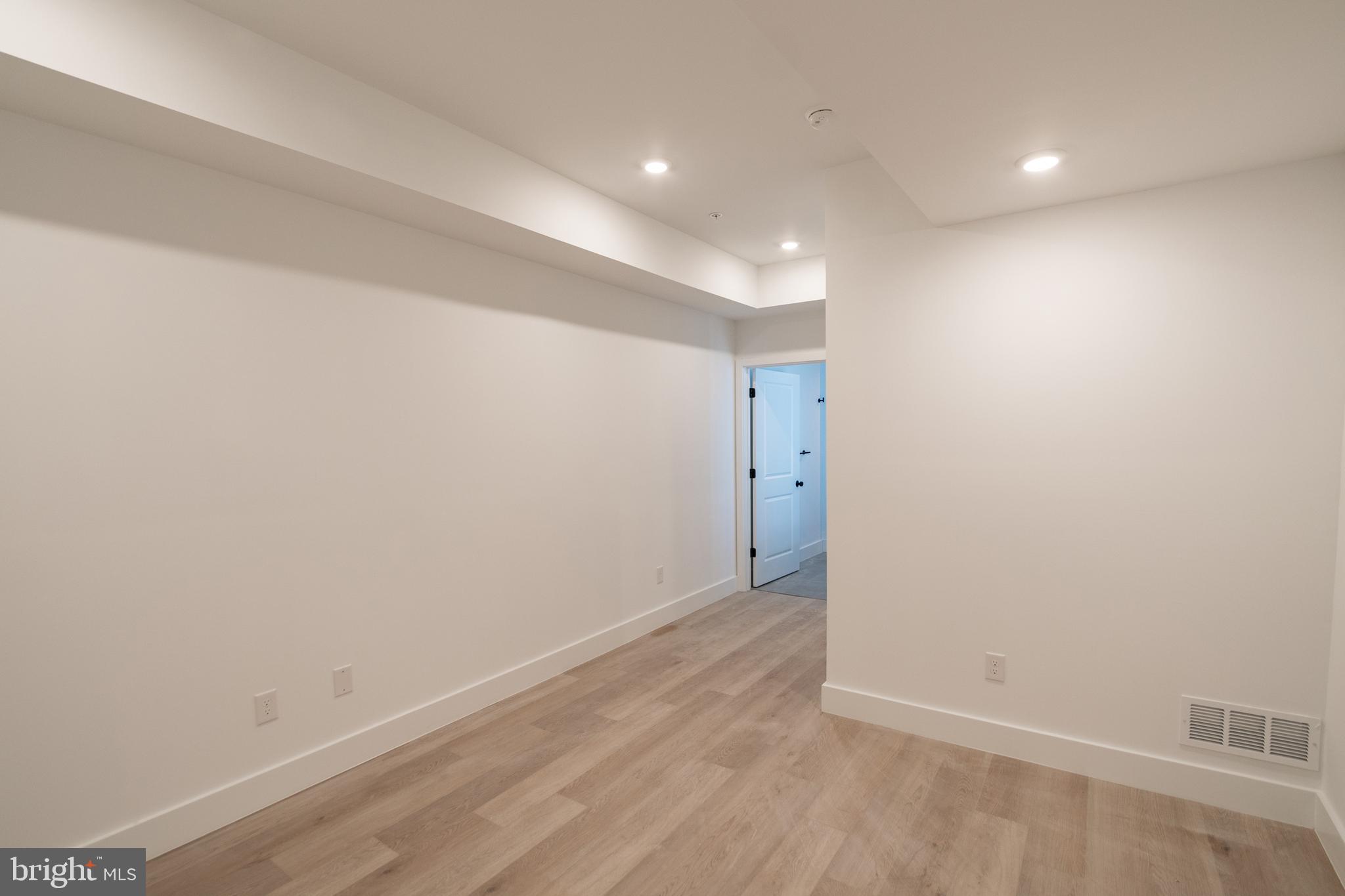 UNIVERSITY CITY - Residential Lease