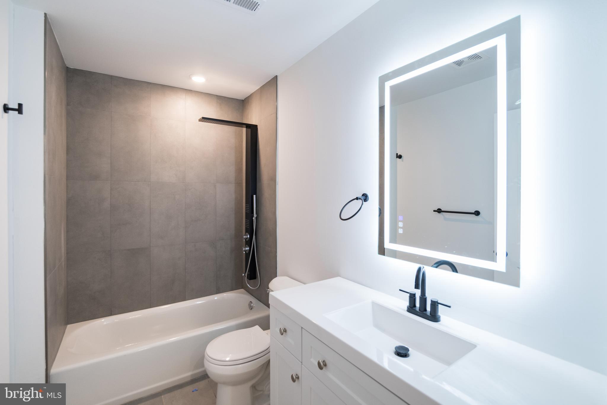 UNIVERSITY CITY - Residential Lease