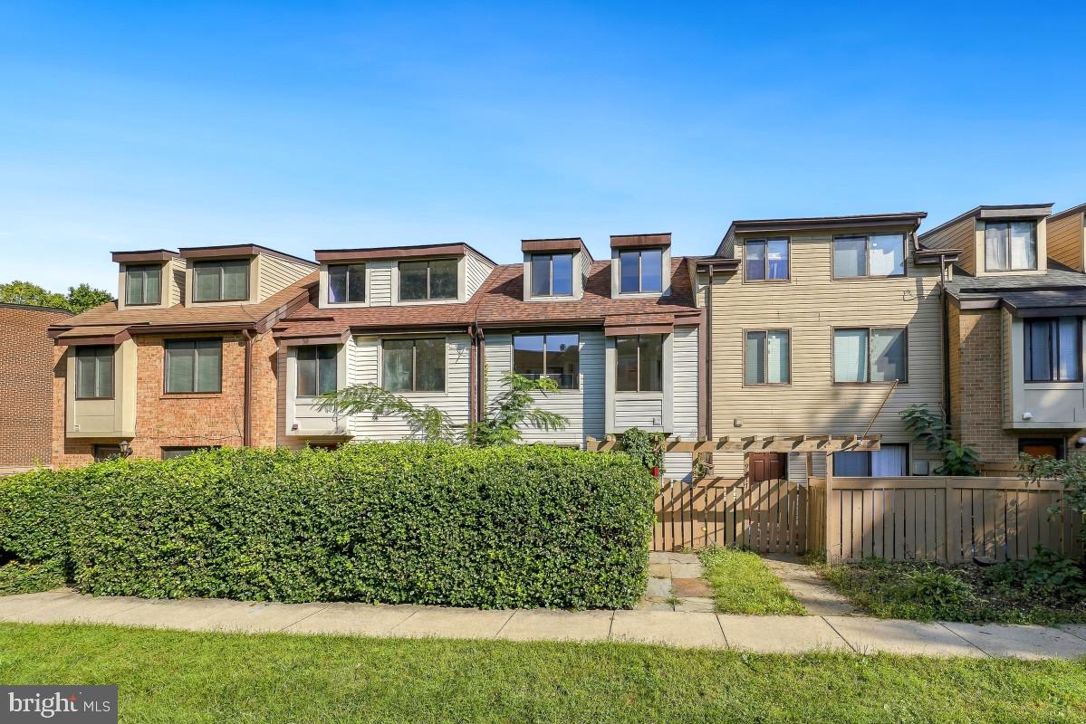 9879 BROOKRIDGE COURT