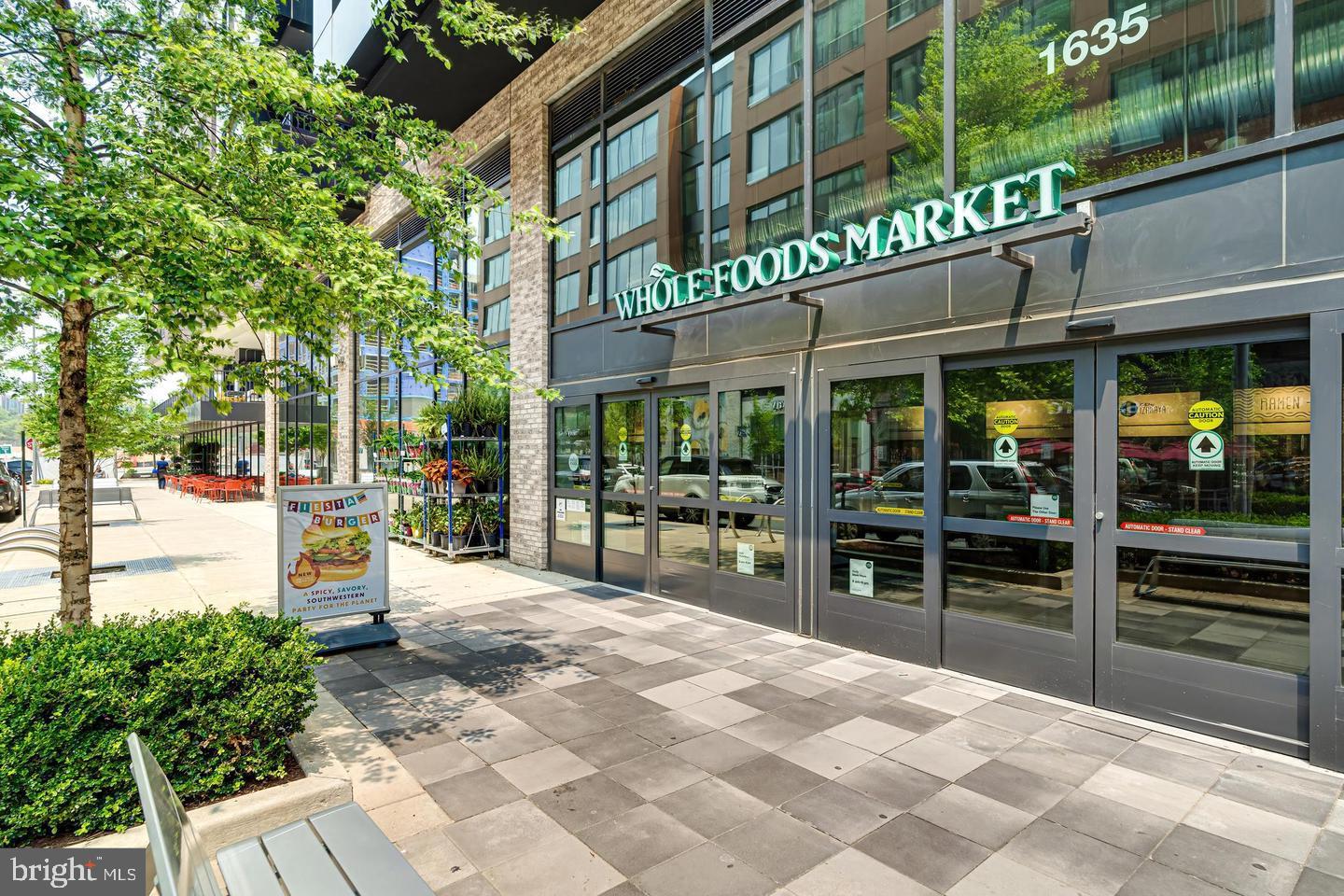 ROTONDA - Residential Lease