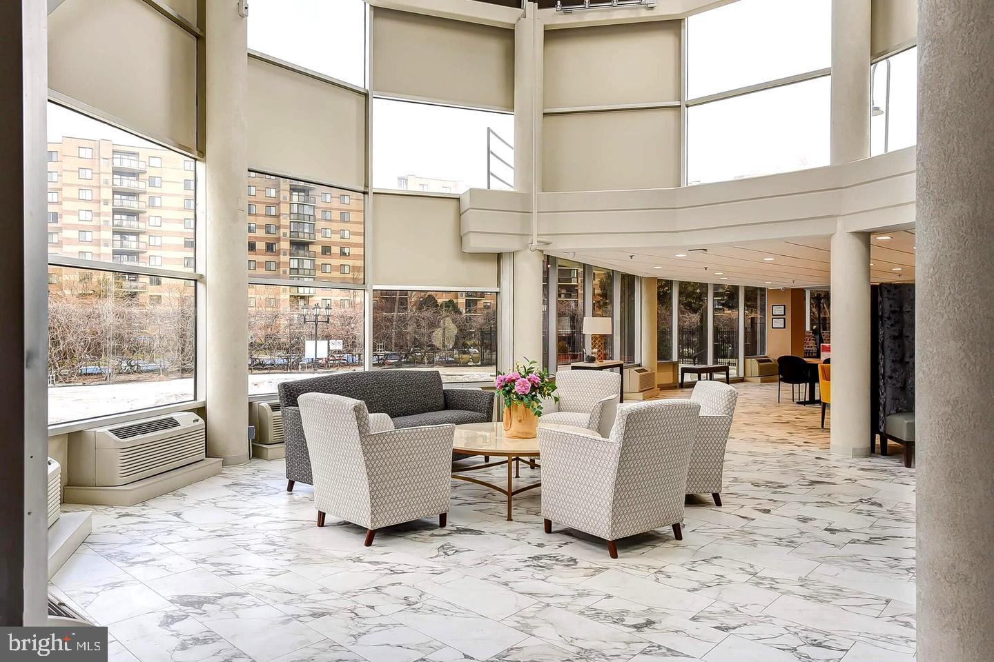 ROTONDA - Residential Lease