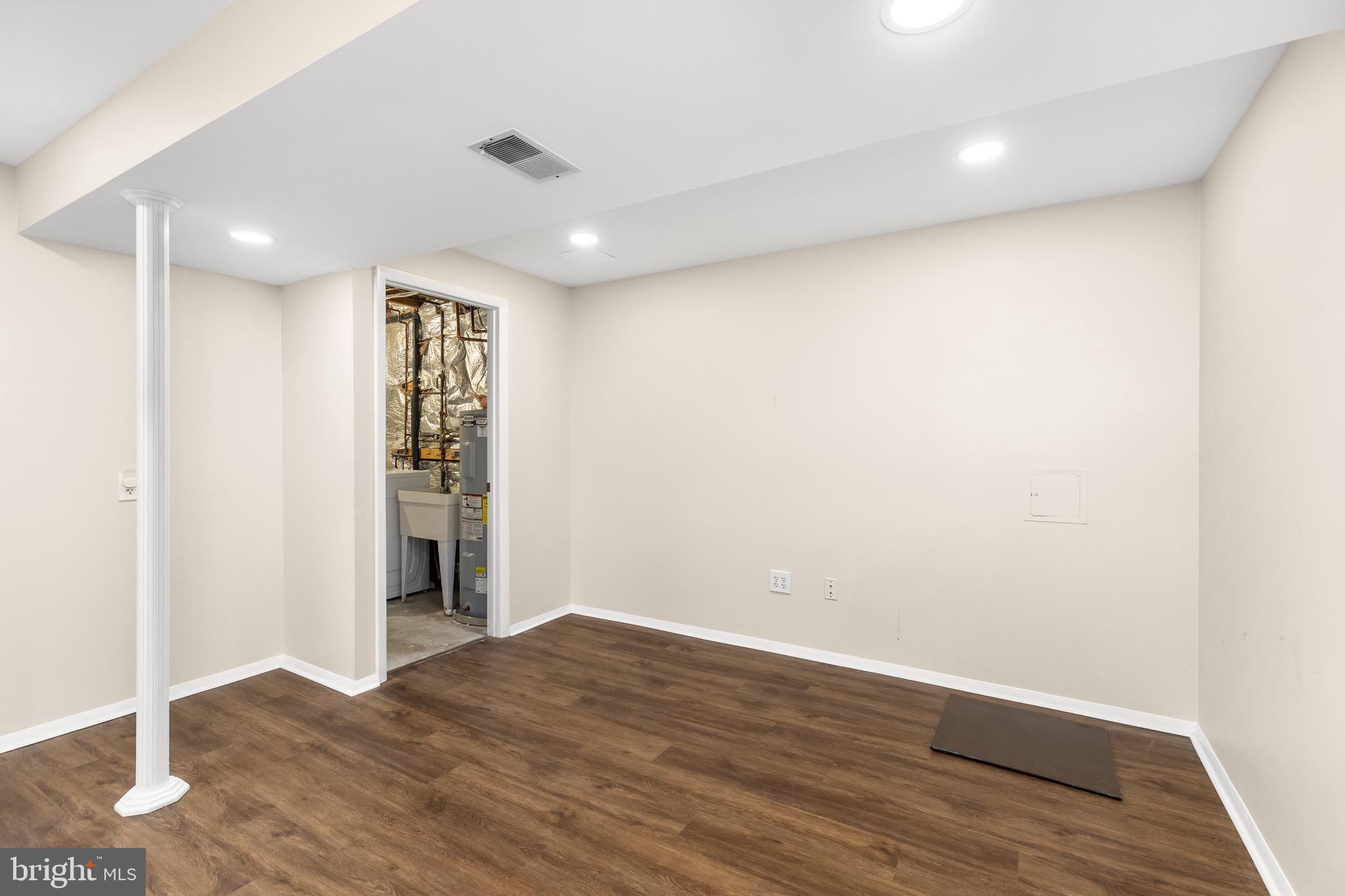 RESTON - Residential